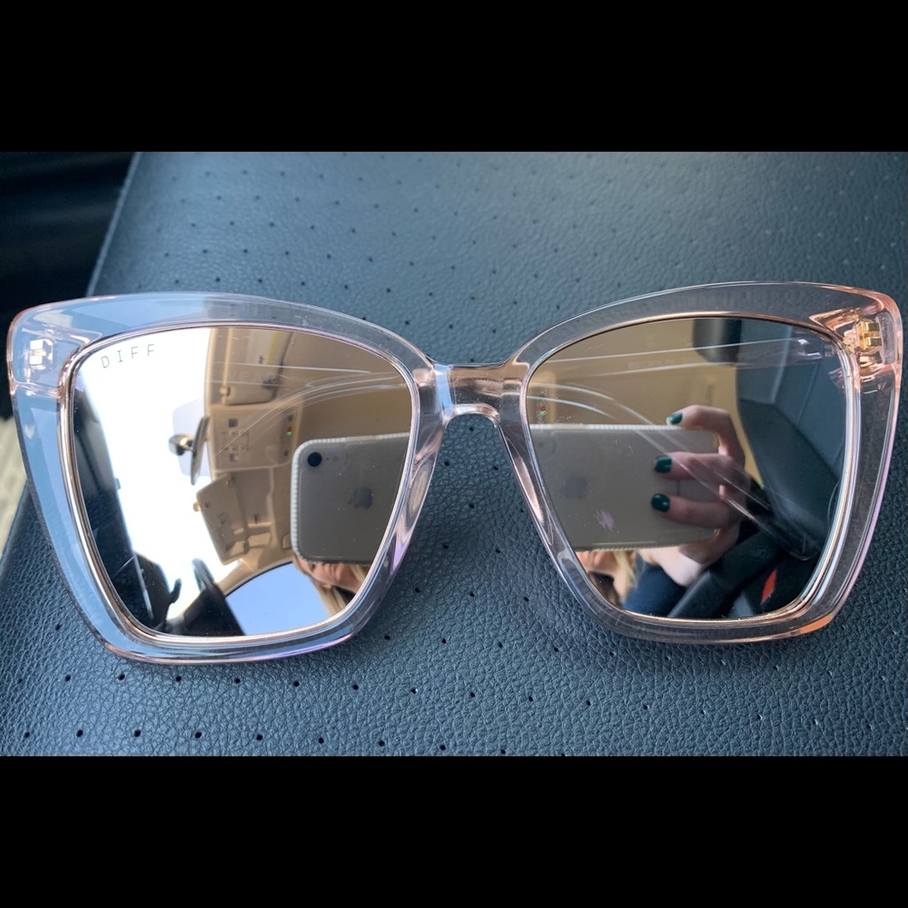 Diff Becky IV in light pink crystal brown gradient